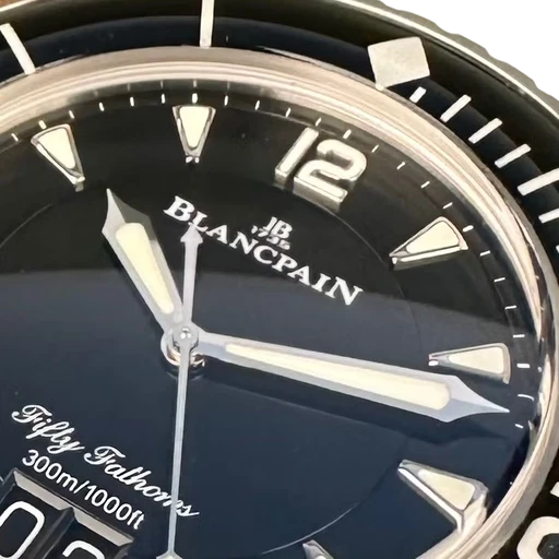 Title: Fifty Fathoms Grande Date. 45 mm
Brand: Blancpain
Model: Fifty Fathoms Grande Date
Ref: 5050-12830-B52A
Category: Dykker
Diameter: 45mm
Functions: Dato
Year: 2022
Price: 95000
Condition: 9.0
Dial Color: Sort
Strap: Andet
Case material: Titanium
Gender: Herre
Match: 100.0%
Billedet er ejet af Limited Watches (601529) Et Blancpain ur