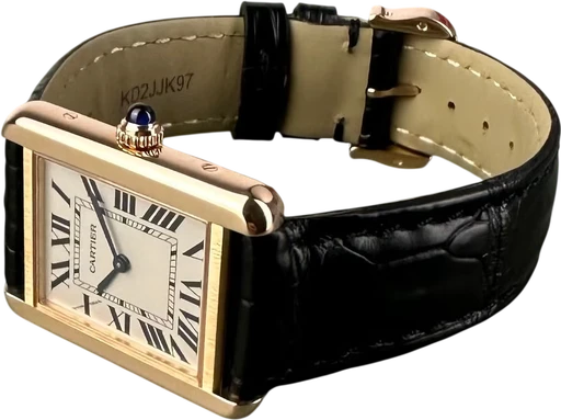 Title: Tank Solo - Small - rose gold. Nye remme.
Brand: Cartier
Model: Tank Solo - Small
Ref: W5200024
Category: Dress
Diameter: 24mm
Functions:
Year: 2017
Price: 39000
Condition: 9.0
Dial Color: Hvid
Strap: Læder
Case material: Guld
Gender: Dame
Match: 100.0%
Billedet er ejet af Limited Watches (562161) Et Cartier ur