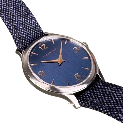 Title: LUC XP - 40 mm. - Ubrugt i beskyttelsesplast.
Brand: Chopard
Model: LUC XP
Ref: 168592-3002
Category: Dress
Diameter: 40mm
Functions: Dato
Year: 2025
Price: 54000
Condition: 10.0
Dial Color: Blå
Strap: Andet
Case material: Stål
Gender: Herre
Match: 100.0%
Billedet er ejet af Limited Watches (711929) Et Chopard ur