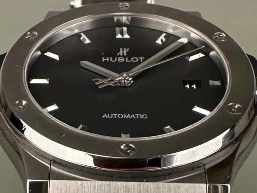 Title: Classic Fusion - 42 mm
Brand: Hublot
Model: Classic Fusion
Ref: 542.NX.1171.LR
Category: Dress
Diameter: 42mm
Functions: Dato
Year: 2019
Price: 39500
Condition: 8.0
Dial Color: Sort
Strap: Andet
Case material: Titanium
Gender: Herre
Match: 100.0%
Billedet er ejet af Limited Watches (495359) Et Hublot ur