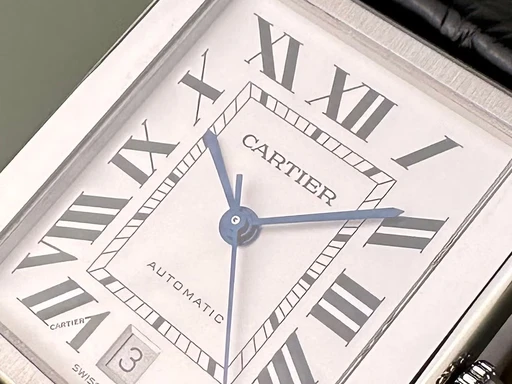 Title: Et eksklusivt Tank Solo XL.
Brand: Cartier
Model: Tank Solo XL
Ref: W5200027
Category: Dress
Diameter: 31mm
Functions: Dato
Year: 2014
Price: 27000
Condition: 9.0
Dial Color: Hvid
Strap: Læder
Case material: Stål
Gender: Herre
Match: 100.0%
Billedet er ejet af Limited Watches (499649) Et Cartier ur