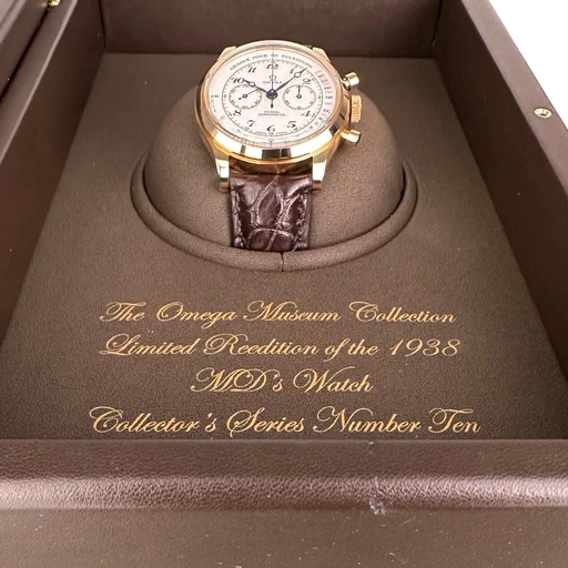 Title: Limited Museum Collection - MD’s Watch - 39 mm
Brand: Omega
Model: Limited Museum Collection - MD’s Watch
Ref: 516.53.39.50.09.001
Category: Racing
Diameter: 39mm
Functions: Kronograf
Year: 2010
Price: 70000
Condition: 8.0
Dial Color: Hvid
Strap: Læder
Case material: Guld
Gender: Herre
Match: 100.0%
Billedet er ejet af Limited Watches (599356) Et Omega ur