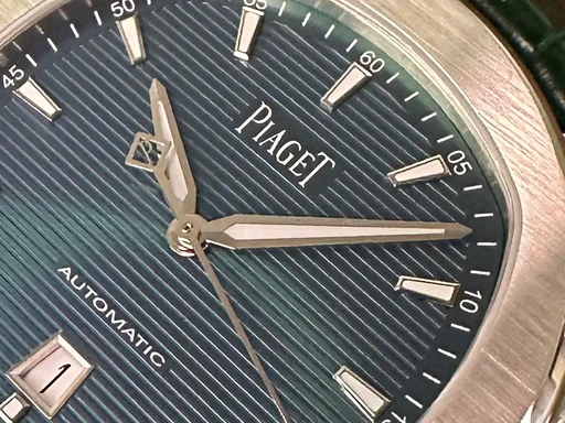 Title: Polo S - Limited Edition
Brand: Piaget
Model: Polo S
Ref: null
Category: Dress
Diameter: nullmm
Functions: Dato
Year: null
Price: 69000
Condition: undefined
Dial Color: Blå
Strap: Andet
Case material: Stål
Gender: Herre
Match: 100.0%
Billedet er ejet af Limited Watches (409057) Et Piaget ur