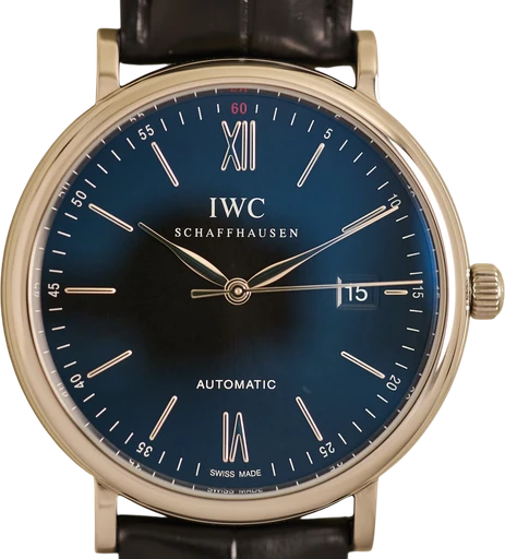 Titel: Portofino Automatic - 40 mm.
Mærke: IWC
Model: Portofino Automatic
Ref.: IW356502
Årgang: 2014
Tilbehør: Boks og Papirer
Stand: 9.0 (Brugt)
Pris: 22.000 kr.
Diameter: 40mm
Funktioner: Dato
Skivefarve: Blå
Rem: Læder
Kassemateriale: Stål
Kategori: Dress
Køn: Herre
Match: 100.0%
Billedet ejes af Limited Watches (1040814) Et IWC ur