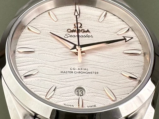 Title: Seamaster Aqua Terra - 38 mm Ubrugt. Omega garanti til 10/2030.
Brand: Omega
Model: Seamaster Aqua Terra
Ref: 220.10.38.20.02.002
Category: Dress
Diameter: 38mm
Functions: Dato
Year: 2025
Price: 37000
Condition: 10.0
Dial Color: Sølv
Strap: Metal
Case material: Stål
Gender: Herre
Match: 100.0%
Billedet er ejet af Limited Watches (495358) Et Omega ur