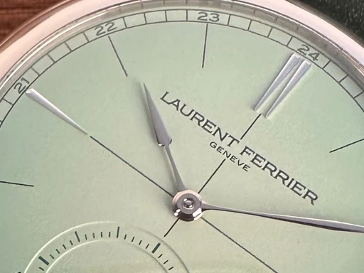 Title: Classic Origin SHH Edition, 10 stk.
Brand: Laurent Ferrier
Model: Classic Origin SHH Edition
Ref: LCF036.T1.CGS.1
Category: Dress
Diameter: 40mm
Functions:
Year: 2022
Price: 328000
Condition: 9.0
Dial Color: Grøn
Strap: Læder
Case material: Titanium
Gender: Herre
Match: 100.0%
Billedet er ejet af Limited Watches (152417) Et Laurent Ferrier ur