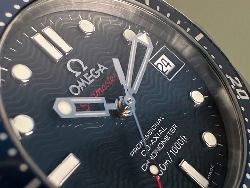 Title: Seamaster 300M - 36 mm
Brand: Omega
Model: Seamaster 300M
Ref: 2222.80.00
Category: Dykker
Diameter: 36mm
Functions: Dato
Year: null
Price: 25000
Condition: undefined
Dial Color: Blå
Strap: Andet
Case material: Stål
Gender: Unisex
Match: 100.0%
Billedet er ejet af Limited Watches (235779) Et Omega ur