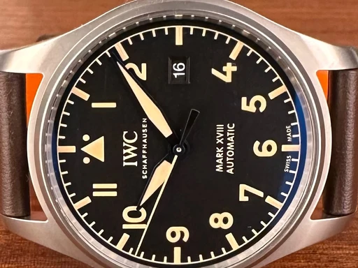 Title: Pilot’s watch Mark XVIII - Herritage 40 mm
Brand: IWC
Model: Pilot's watch Mark XVIII - Heritage
Ref: IW327006
Category: Pilot
Diameter: 40mm
Functions: Dato
Year: 2018
Price: 31000
Condition: undefined
Dial Color: Sort
Strap: Læder
Case material: Titanium
Gender: Herre
Match: 100.0%
Billedet er ejet af Limited Watches (172810) Et IWC ur
