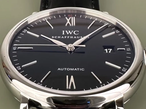 Title: Portofino Automatic - 40 mm. IWC Garanti til 08/2027 - Med 2 nye remme.
Brand: IWC
Model: Portofino Automatic
Ref: IW356502
Category: Dress
Diameter: 40mm
Functions: Dato
Year: 2019
Price: 23000
Condition: 9.0
Dial Color: Sort
Strap: Læder
Case material: Stål
Gender: Herre
Match: 100.0%
Billedet er ejet af Limited Watches (477157) Et IWC ur