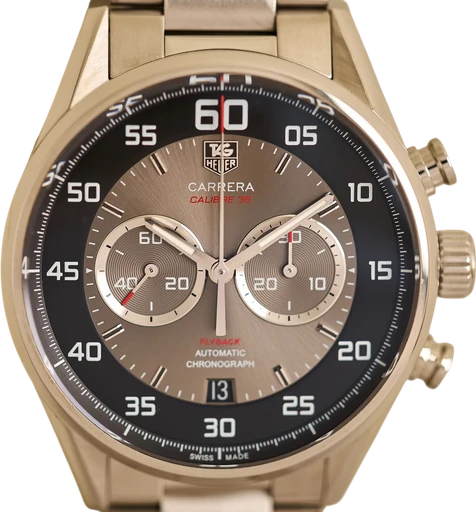 Titel: Carrera Calibre 1887 (Nyhed)
Mærke: Tag Heuer
Model: Carrera Calibre 1887
Ref.: CAR2B10.BA0799
Årgang: 2018
Tilbehør: Boks og Papirer
Stand: 7.0 (Brugt)
Pris: 22.000 kr.
Diameter: 40mm
Funktioner: Kronograf, Dato
Skivefarve: Grå
Rem: Læder
Kassemateriale: Stål
Kategori: Racing
Køn: Herre
Match: 100.0%
Billedet ejes af Limited Watches (1052441) Et Tag Heuer ur
