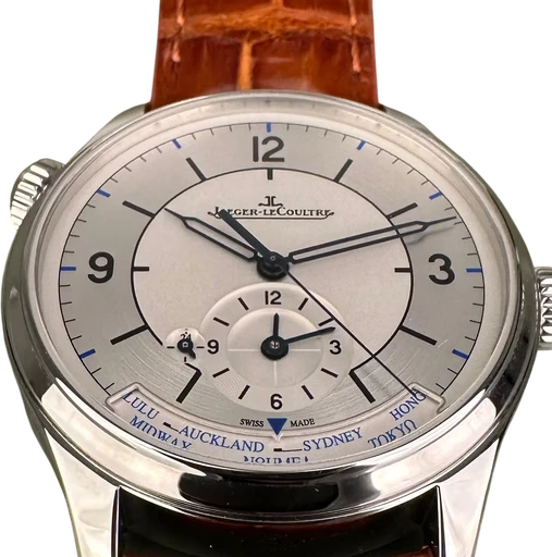 Title: Master Geographic - 39 mm. JLC garanti til 01/2027 (New)
Brand: Jaeger-LeCoultre
Model: Master Geographic
Ref: Q1428530
Category: Dress
Diameter: 39mm
Functions: GMT, Dato
Year: 2019
Price: 62000
Condition: 9.0
Dial Color: Sølv
Strap: Læder
Case material: Stål
Gender: Herre
Match: 100.0%
Billedet er ejet af Limited Watches (760034) Et Jaeger-LeCoultre ur