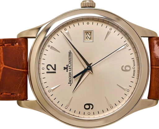 Titel: Master Control Date. (Nyhed)
Mærke: Jaeger-LeCoultre
Model: Master Control Date
Ref.: Q1548420
Årgang: 2016
Tilbehør: Boks og Papirer
Stand: 9.0 (Brugt)
Pris: 36.000 kr.
Diameter: 39mm
Funktioner: Dato
Skivefarve: Sølv
Rem: Læder
Kassemateriale: Stål
Kategori: Dress
Køn: Herre
Match: 100.0%
Billedet ejes af Limited Watches (1040817) Et Jaeger-LeCoultre ur
