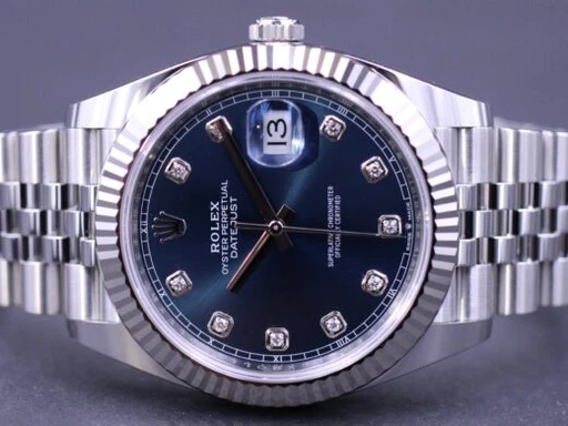 Title: Datejust 41Mm 126334 – New
Brand: Rolex
Model: Datejust 41
Ref: 126334
Category: Dress
Diameter: 41mm
Functions: Dato
Year: 2023
Price: 113000
Condition: undefined
Dial Color: Blå
Strap: Metal
Case material: Stål
Gender: Herre
Match: 100.0%
Billedet er ejet af MM Watches (301315) Et Rolex ur