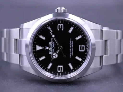 Title: Explorer I 124270
Brand: Rolex
Model: Explorer I
Ref: 124270
Category: Sport
Diameter: 36mm
Functions:
Year: 2021
Price: 52000
Condition: undefined
Dial Color: Sort
Strap: Metal
Case material: Stål
Gender: Herre
Match: 100.0%
Billedet er ejet af MM Watches (466230) Et Rolex ur