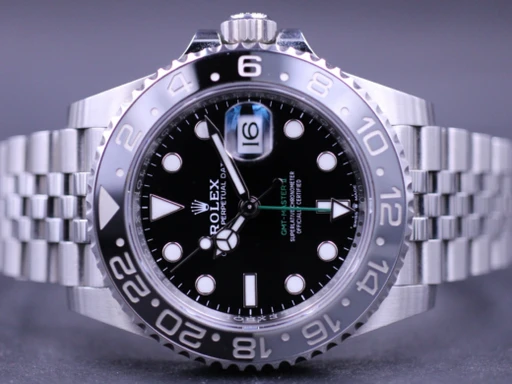 Title: Gmt-Master II 126710Grnr 6 New 2025 (Bruce Wayne)
Brand: Rolex
Model: GMT-Master II
Ref: 126710GRNR
Category: Pilot
Diameter: 40mm
Functions: Dato, GMT
Year: 2025
Price: 139000
Condition: 10.0
Dial Color: Sort
Strap: Metal
Case material: Stål
Gender: Herre
Match: 100.0%
Billedet er ejet af MM Watches (101876) Et Rolex ur