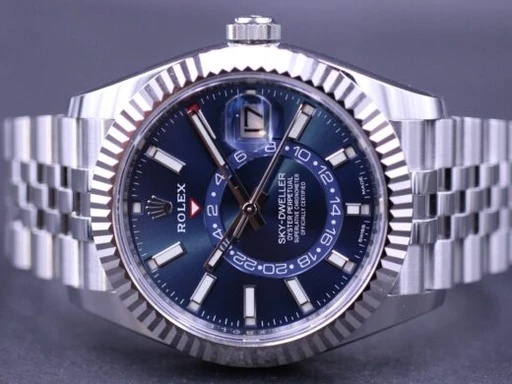 Title: Sky-Dweller 336934
Brand: Rolex
Model: Sky-Dweller
Ref: 336934
Category: Dress
Diameter: 42mm
Functions: Dato, GMT, Ugedag
Year: 2024
Price: 158000
Condition: undefined
Dial Color: Blå
Strap: Metal
Case material: Stål
Gender: Herre
Match: 100.0%
Billedet er ejet af MM Watches (149450) Et Rolex ur