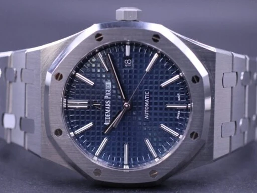 Title: Royal Oak 15400St
Brand: Audemars Piguet
Model: Royal Oak
Ref: 15400ST
Category: Sport
Diameter: 41mm
Functions: Dato
Year: 2018
Price: 285000
Condition: 9.5
Dial Color: Blå
Strap: Metal
Case material: Stål
Gender: Herre
Match: 100.0%
Billedet er ejet af MM Watches (226238) Et Audemars Piguet ur