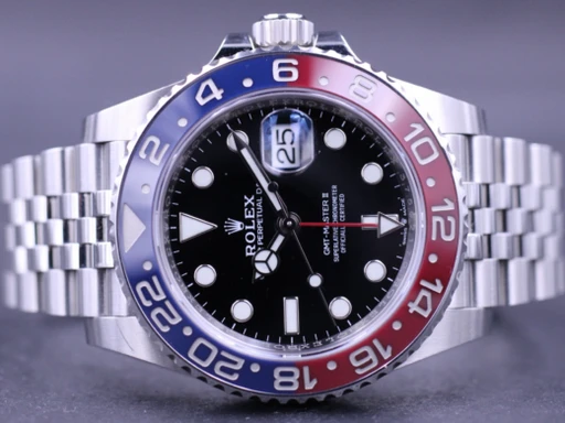 Title: Gmt-Master II 126710Blro (Pepsi)
Brand: Rolex
Model: GMT-Master II
Ref: 126710BLRO
Category: Pilot
Diameter: 40mm
Functions: Dato, GMT
Year: 2021
Price: 141000
Condition: undefined
Dial Color: Sort
Strap: Metal
Case material: Stål
Gender: Herre
Match: 100.0%
Billedet er ejet af MM Watches (109067) Et Rolex ur