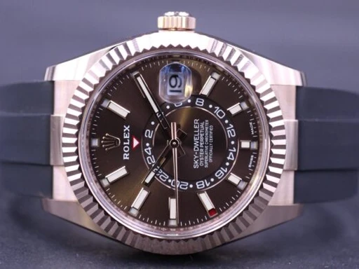 Title: Sky-Dweller Rosegold 326235
Brand: Rolex
Model: Sky-Dweller
Ref: 326235
Category: Sport
Diameter: 42mm
Functions: Dato, GMT
Year: 2020
Price: 275000
Condition: undefined
Dial Color: Brun
Strap: Andet
Case material: Guld
Gender: Herre
Match: 100.0%
Billedet er ejet af MM Watches (148439) Et Rolex ur