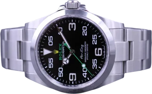 Titel: Air-King 126900 Dk Sæt
Mærke: Rolex
Model: Air-King
Ref.: 126900
Årgang: 2025
Tilbehør: Boks og Papirer
Stand: 9.5 (Brugt)
Pris: 61.000 kr.
Diameter: 40mm
Funktioner: Dato
Skivefarve: Sort
Rem: Metal
Kassemateriale: Stål
Kategori: Dress
Køn: Herre
Match: 100.0%
Billedet ejes af MM Watches (973215) Et Rolex ur