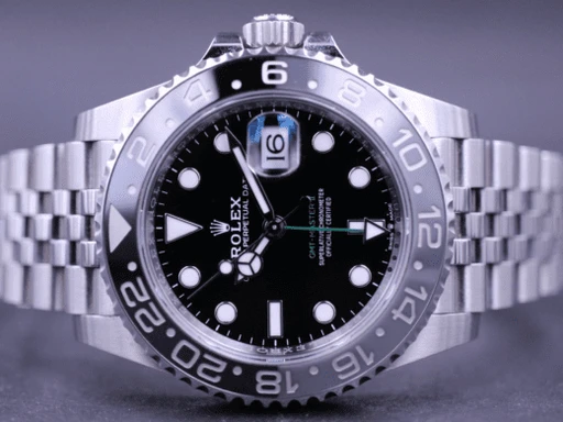 Title: Gmt-Master II 126710Grnr – New 2025 (Bruce Wayne)
Brand: Rolex
Model: GMT-Master II
Ref: 126710GRNR
Category: Sport
Diameter: 40mm
Functions: Dato, GMT
Year: 2025
Price: 139000
Condition: undefined
Dial Color: Sort
Strap: Metal
Case material: Stål
Gender: Herre
Match: 100.0%
Billedet er ejet af MM Watches (101876) Et Rolex ur