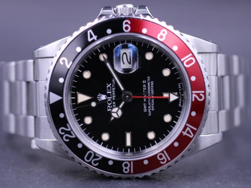 Title: GMT-MASTER II “COKE FAT LADY” “Spider Dial” 16760 – Klarlund
Brand: Rolex
Model: GMT-Master II
Ref: 16760
Category: Pilot
Diameter: 40mm
Functions: Dato, GMT
Year: 1984
Price: 117000
Condition: 9.0
Dial Color: Sort
Strap: Metal
Case material: Stål
Gender: Herre
Match: 100.0%
Billedet er ejet af MM Watches (101905) Et Rolex ur