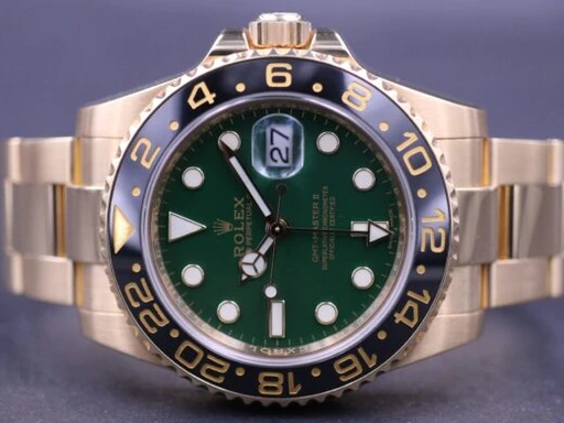 Title: Gmt-Master II 116718 “Money Dial” “D-Serie”
Brand: Rolex
Model: GMT-Master II
Ref: 116718
Category: Pilot
Diameter: 40mm
Functions: Dato, GMT
Year: 2006
Price: 325000
Condition: 9.0
Dial Color: Grøn
Strap: Metal
Case material: Guld
Gender: Herre
Match: 100.0%
Billedet er ejet af MM Watches (101931) Et Rolex ur
