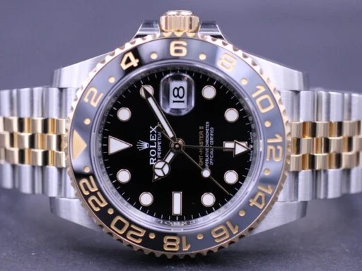 Title: Gmt-Master II G/S 126713Grnr – New (Zombie)
Brand: Rolex
Model: GMT-Master II
Ref: 126713GRNR
Category: Pilot
Diameter: 40mm
Functions: Dato, GMT
Year: 2024
Price: 147000
Condition: undefined
Dial Color: Sort
Strap: Metal
Case material: Guld
Gender: Herre
Match: 100.0%
Billedet er ejet af MM Watches (101875) Et Rolex ur