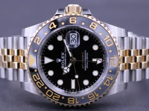 Title: Gmt-Master II G/S 126713Grnr (Zombie)
Brand: Rolex
Model: GMT-Master II
Ref: 126713GRNR
Category: Pilot
Diameter: 40mm
Functions: Dato, GMT
Year: 2024
Price: 139000
Condition: undefined
Dial Color: Sort
Strap: Metal
Case material: Guld
Gender: Herre
Match: 100.0%
Billedet er ejet af MM Watches (411779) Et Rolex ur