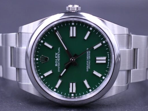 Title: Oyster Perpetual 41Mm 124300 – New
Brand: Rolex
Model: Oyster Perpetual
Ref: 124300
Category: Dress
Diameter: 41mm
Functions: 
Year: 2022
Price: 66000
Condition: undefined
Dial Color: Grøn
Strap: Metal
Case material: Stål
Gender: Herre
Match: 100.0%
Billedet er ejet af MM Watches (128476) Et Rolex ur