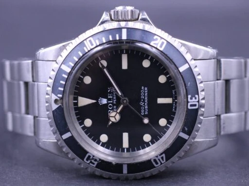 Title: Submariner 5513
Brand: Rolex
Model: Submariner
Ref: 5513
Category: Dykker
Diameter: 40mm
Functions: Dato
Year: 1970
Price: 97000
Condition: 8.5
Dial Color: Sort
Strap: Metal
Case material: Stål
Gender: Herre
Match: 100.0%
Billedet er ejet af MM Watches (101934) Et Rolex ur