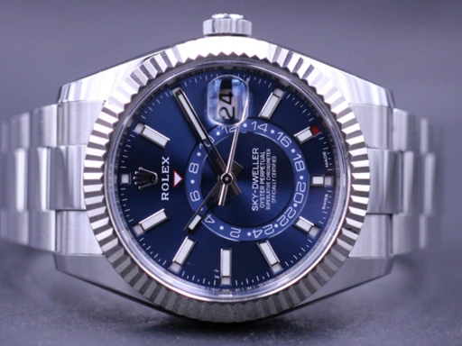 Title: Sky-Dweller 326934
Brand: Rolex
Model: Sky-dweller
Ref: 326934
Category: Dress
Diameter: 42mm
Functions: Dato, GMT
Year: 2018
Price: 136000
Condition: undefined
Dial Color: Blå
Strap: Metal
Case material: Stål
Gender: Herre
Match: 100.0%
Billedet er ejet af MM Watches (101900) Et Rolex ur