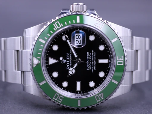 Title: Submariner 126610Lv – “Mk2” New (Starbucks)
Brand: Rolex
Model: Submariner
Ref: 126610LV
Category: Dykker
Diameter: 41mm
Functions: Dato
Year: 2025
Price: 112000
Condition: 10.0
Dial Color: Sort
Strap: Metal
Case material: Stål
Gender: Herre
Match: 100.0%
Billedet er ejet af MM Watches (130313) Et Rolex ur