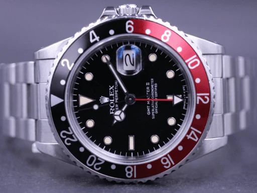 Title: GMT-MASTER II “COKE FAT LADY” “Spider Dial” 16760 – Klarlund
Brand: Rolex
Model: GMT-Master II
Ref: 16760
Category: Sport
Diameter: 40mm
Functions: Dato, GMT
Year: 1984
Price: 117000
Condition: undefined
Dial Color: Sort
Strap: Metal
Case material: Stål
Gender: Herre
Match: 100.0%
Billedet er ejet af MM Watches (101905) Et Rolex ur