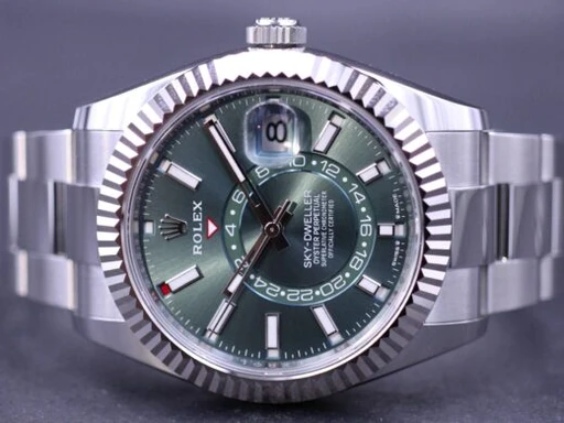 Title: Sky-Dweller 336934 – New
Brand: Rolex
Model: Sky-Dweller
Ref: 336934
Category: Dress
Diameter: 42mm
Functions: Dato, GMT
Year: 2025
Price: 169000
Condition: undefined
Dial Color: Grøn
Strap: Metal
Case material: Stål
Gender: Herre
Match: 100.0%
Billedet er ejet af MM Watches (260069) Et Rolex ur