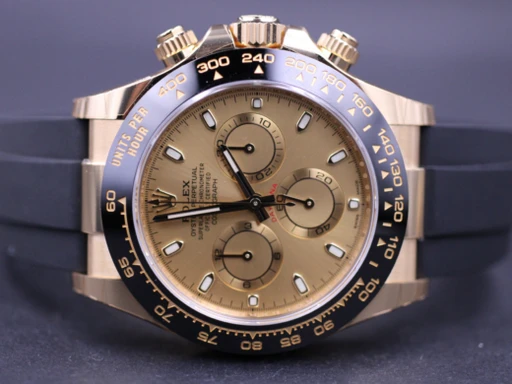 Title: Daytona 18K 116518Ln – New
Brand: Rolex
Model: Daytona
Ref: 116518LN
Category: Racing
Diameter: 40mm
Functions: Kronograf
Year: 2023
Price: 280000
Condition: 10.0
Dial Color: Gul
Strap: Andet
Case material: Guld
Gender: Herre
Match: 100.0%
Billedet er ejet af MM Watches (470820) Et Rolex ur