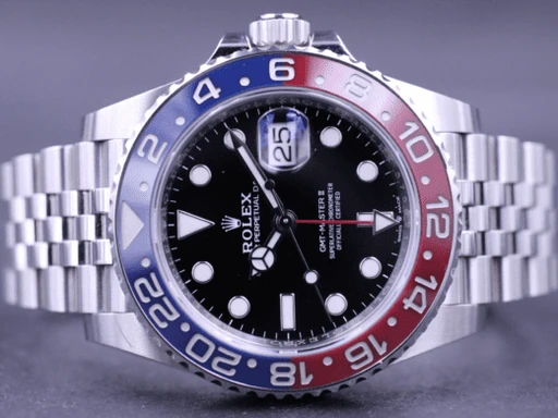 Title: Gmt-Master II 126710Blro *Reserveret (Pepsi)
Brand: Rolex
Model: GMT-Master II
Ref: 126710BLRO
Category: Sport
Diameter: 40mm
Functions: Dato, GMT
Year: 2019
Price: 143000
Condition: undefined
Dial Color: Sort
Strap: Metal
Case material: Stål
Gender: Herre
Match: 100.0%
Billedet er ejet af MM Watches (109067) Et Rolex ur