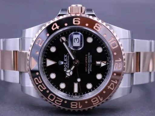 Title: Gmt-Master II Rootbeer 126711Chnr (Root Beer)
Brand: Rolex
Model: GMT-Master II
Ref: 126711CHNR
Category: Pilot
Diameter: 40mm
Functions: Dato, GMT
Year: 2021
Price: 133000
Condition: 9.5
Dial Color: Sort
Strap: Metal
Case material: Guld
Gender: Herre
Match: 100.0%
Billedet er ejet af MM Watches (432491) Et Rolex ur