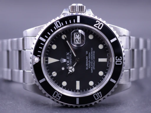 Title: Submariner 16800 – Mat Skive
Brand: Rolex
Model: Submariner
Ref: 16800
Category: Dykker
Diameter: 40mm
Functions: Dato
Year: 1984
Price: 92000
Condition: undefined
Dial Color: Sort
Strap: Metal
Case material: Stål
Gender: Herre
Match: 100.0%
Billedet er ejet af MM Watches (101918) Et Rolex ur
