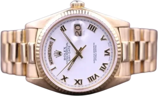 Titel: Day-Date President 18K 18038 (Nyhed)
Mærke: Rolex
Model: Day-Date 36
Ref.: 18038
Kategori: Dress
Diameter: 36mm
Funktioner: Dato, Ugedag
Årgang: 1983
Pris: 125000
Stand: 9.0 (Brugt)
Skivefarve: Hvid
Rem: Metal
Kassemateriale: Guld
Køn: Herre
Match: 100.0%
Billedet ejes af MM Watches (947998) Et Rolex ur