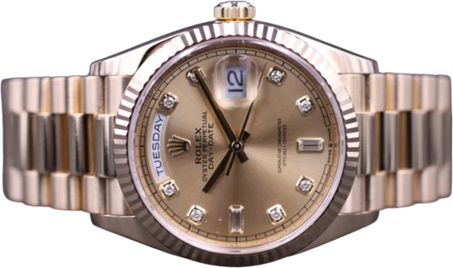 Title: Daydate 36Mm 128238
Brand: Rolex
Model: Daydate
Ref: 128238
Category: Dress
Diameter: 36mm
Functions: Dato, Ugedag
Year: 2020
Price: 250000
Condition: 9.7
Dial Color: Guld
Strap: Metal
Case material: Guld
Gender: Herre
Match: 100.0%
Billedet er ejet af MM Watches (202601) Et Rolex ur