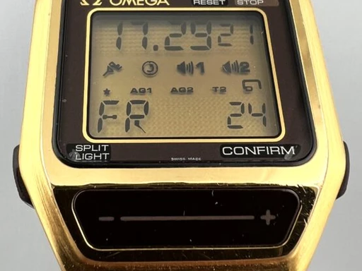 Title: 2042 – Sensor
Brand: Omega
Model: Omega Sensor
Ref: 1640
Category: Sport
Diameter: 34mm
Functions: Kronograf, Dato, Ugedag
Year: 1982
Price: 7495
Condition: 8.0
Dial Color: Sort
Strap: Metal
Case material: Andet
Gender: Unisex
Match: 100.0%
Billedet er ejet af MyWatch (477790) Et Omega ur