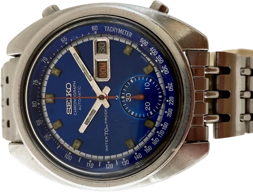 Titel: Bruce Lee (Nyhed)
Mærke: Seiko
Model: Bruce Lee
Ref.: 082427-6139
Årgang: 1969
Tilbehør:
Stand: 7.5 (Brugt)
Pris: 4.995 kr.
Diameter: 39mm
Funktioner: Kronograf, Dato, Ugedag
Skivefarve: Blå
Rem: Metal
Kassemateriale: Stål
Kategori: Racing
Køn: Herre
Match: 100.0%
Billedet ejes af MyWatch (1005266) Et Seiko ur