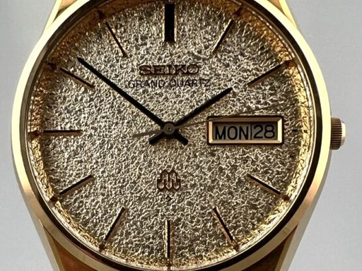 Title: 2234 – Grand Quartz
Brand: Seiko
Model: Grand Seiko
Ref: 9943-8020
Category: Dress
Diameter: 36mm
Functions: Dato, Ugedag
Year: 1976
Price: 3795
Condition: undefined
Dial Color: Guld
Strap: Metal
Case material: Andet
Gender: Herre
Match: 100.0%
Billedet er ejet af MyWatch (102068) Et Seiko ur