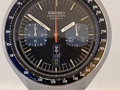 Title: 2131 – Bullhead Chronograph
Brand: Seiko
Model: Seiko Bullhead
Ref: 6138-0040
Category: Racing
Diameter: 46mm
Functions: Kronograf, Dato, Ugedag
Year: 1979
Price: 7495
Condition: undefined
Dial Color: Sort
Strap: Metal
Case material: Stål
Gender: Herre
Match: 100.0%
Billedet er ejet af MyWatch (102106) Et Seiko ur