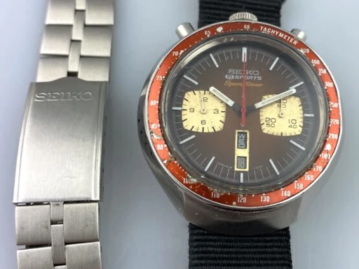 Title: 2182 – Bullhead 6/1975
Brand: Seiko
Model: Seiko Bullhead
Ref: 6138-0040
Category: Racing
Diameter: 42mm
Functions: Kronograf, Dato, Ugedag
Year: 1975
Price: 6595
Condition: undefined
Dial Color: Brun
Strap: Andet
Case material: Stål
Gender: Herre
Match: 100.0%
Billedet er ejet af MyWatch (102089) Et Seiko ur