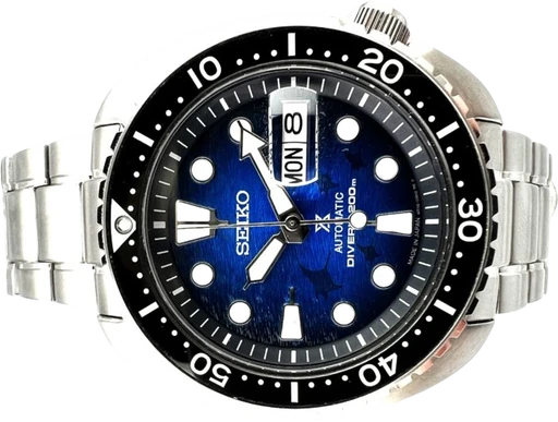 Title: 2171 – “Save the Ocean” Spec. Edi.
Brand: Seiko
Model: Seiko
Ref: SBDY063
Category: Dykker
Diameter: 45mm
Functions: Dato, Ugedag
Year: 2020
Price: 4495
Condition: 9.5
Dial Color: Blå
Strap: Metal
Case material: Stål
Gender: Herre
Match: 100.0%
Billedet er ejet af MyWatch (102095) Et Seiko ur