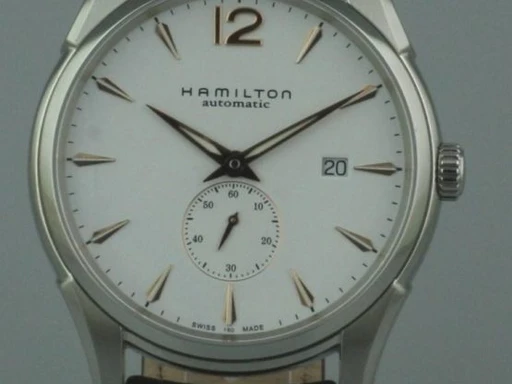 Title: 1794 – Jazzmaster – 2014
Brand: Hamilton
Model: Hamilton Jazzmaster Automatisk urværk
Ref: null
Category: Dress
Diameter: 43mm
Functions: Dato
Year: 2014
Price: 3995
Condition: undefined
Dial Color: Hvid
Strap: Læder
Case material: Stål
Gender: Herre
Match: 100.0%
Billedet er ejet af MyWatch (102131) Et Hamilton ur