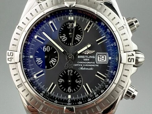 Title: 2164 – Chronomat Evolution A13356
Brand: Breitling
Model: Breitling Chronomat Evolution
Ref: A13356
Category: Racing
Diameter: 44mm
Functions: Kronograf, Dato
Year: 2005
Price: 21995
Condition: undefined
Dial Color: Sort
Strap: Metal
Case material: Stål
Gender: Herre
Match: 100.0%
Billedet er ejet af MyWatch (102099) Et Breitling ur