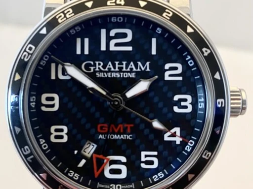 Title: 2231 – Silverstone GMT
Brand: Graham
Model: Graham GMT
Ref: 2TZAS
Category: Sport
Diameter: 42mm
Functions: GMT, Dato
Year: 2020
Price: 10995
Condition: undefined
Dial Color: Sort
Strap: Læder
Case material: Stål
Gender: Herre
Match: 100.0%
Billedet er ejet af MyWatch (102070) Et Graham ur